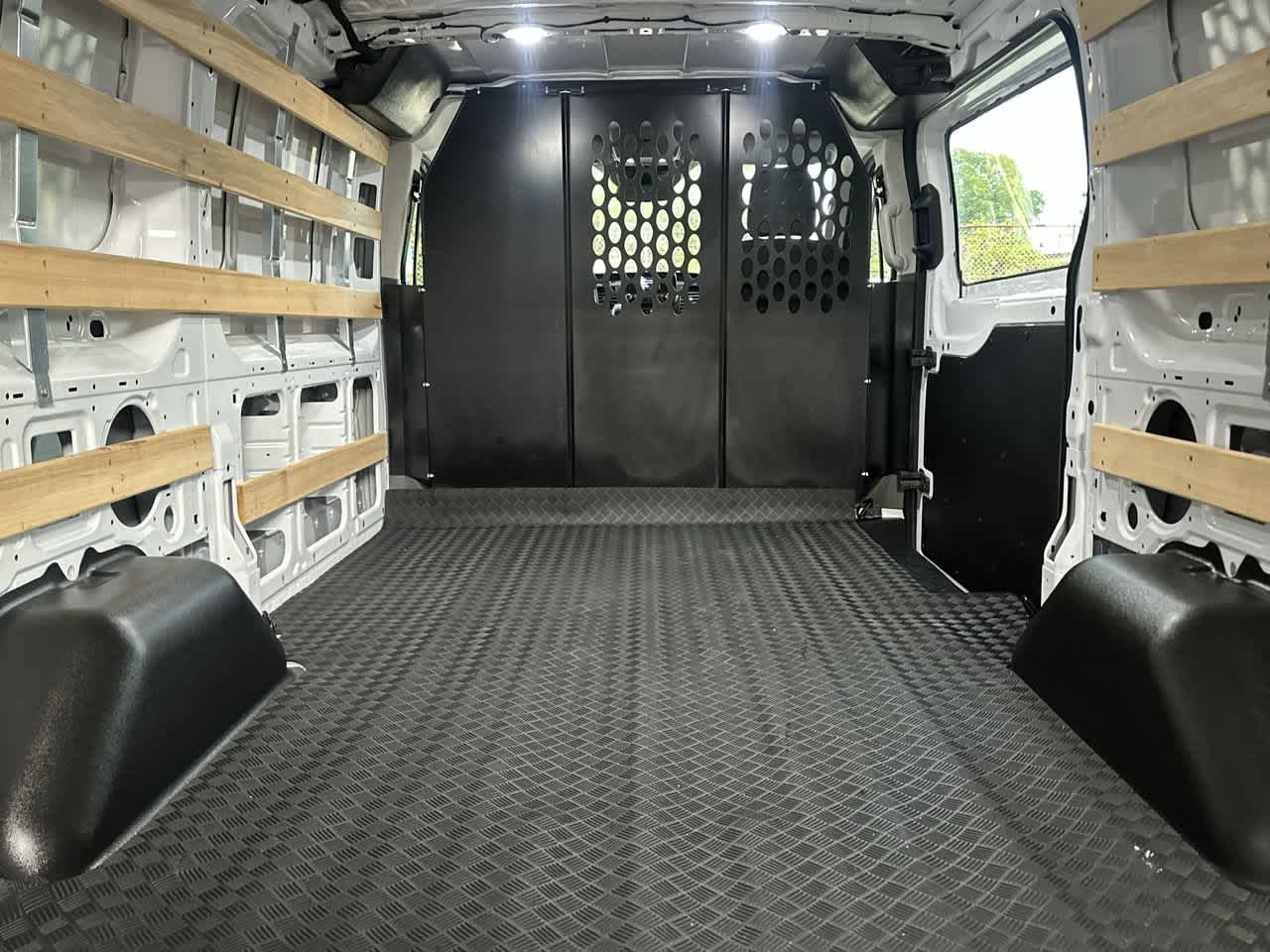 2025 Ford Transit T-250 130" Low Rf 9070 GVWR RWD