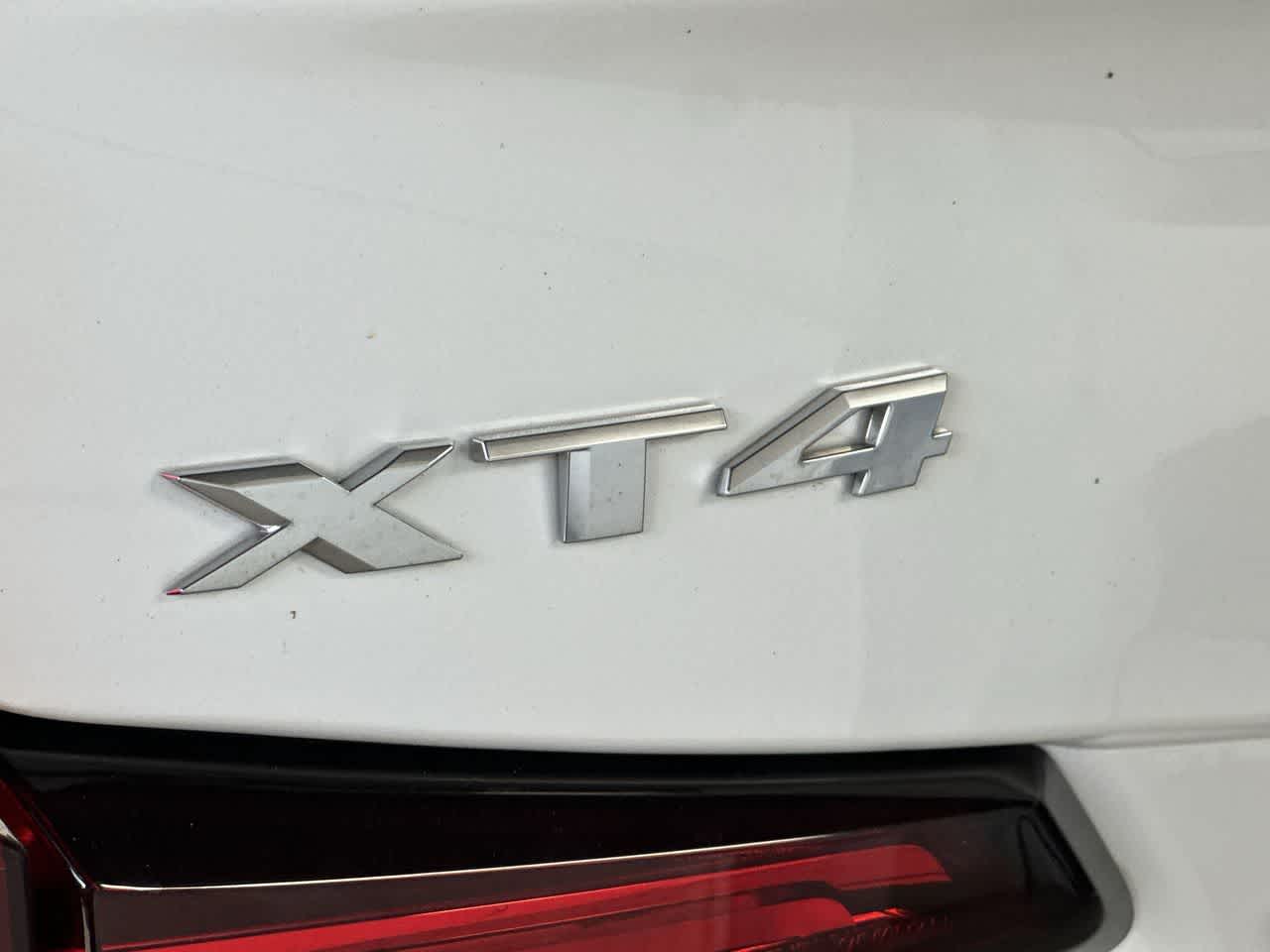 2022 Cadillac XT4 FWD Premium Luxury