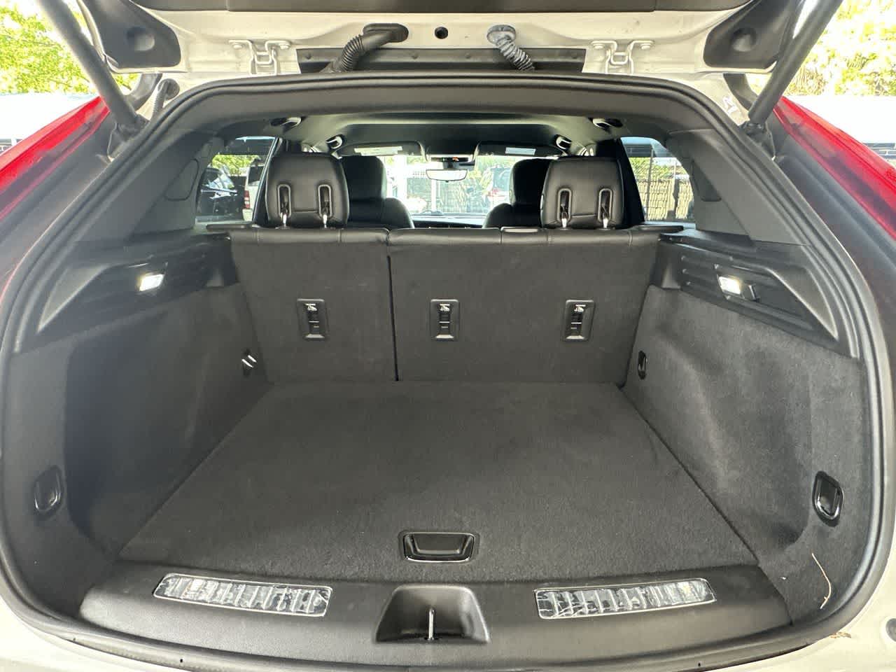 2022 Cadillac XT4 FWD Premium Luxury