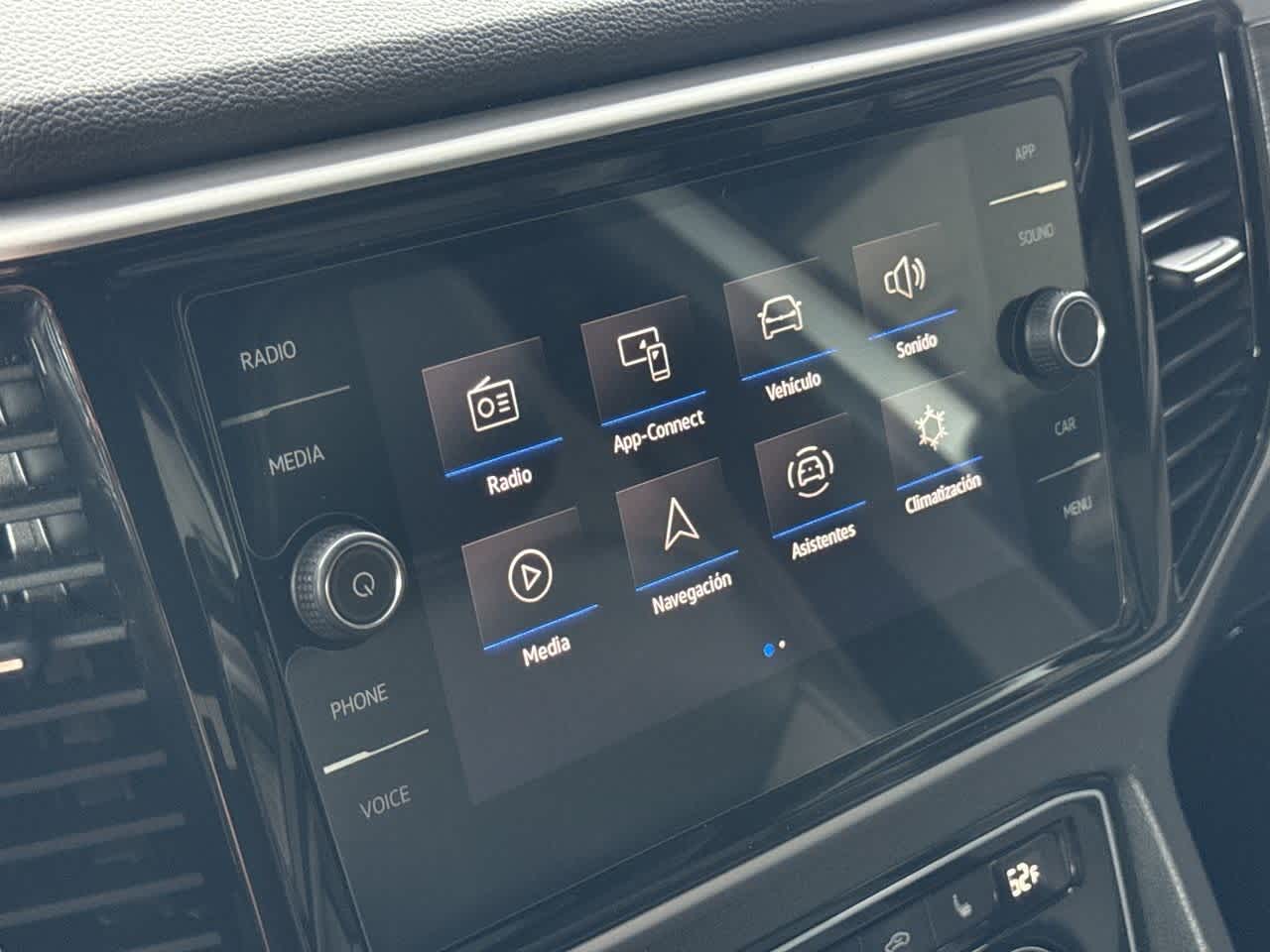 2023 Volkswagen Atlas Cross Sport 2.0T SE w/Technology