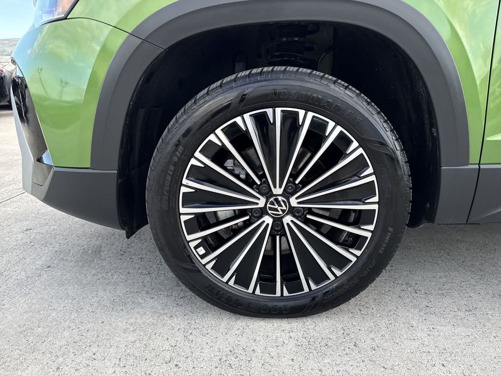 2025 Volkswagen Taos SE