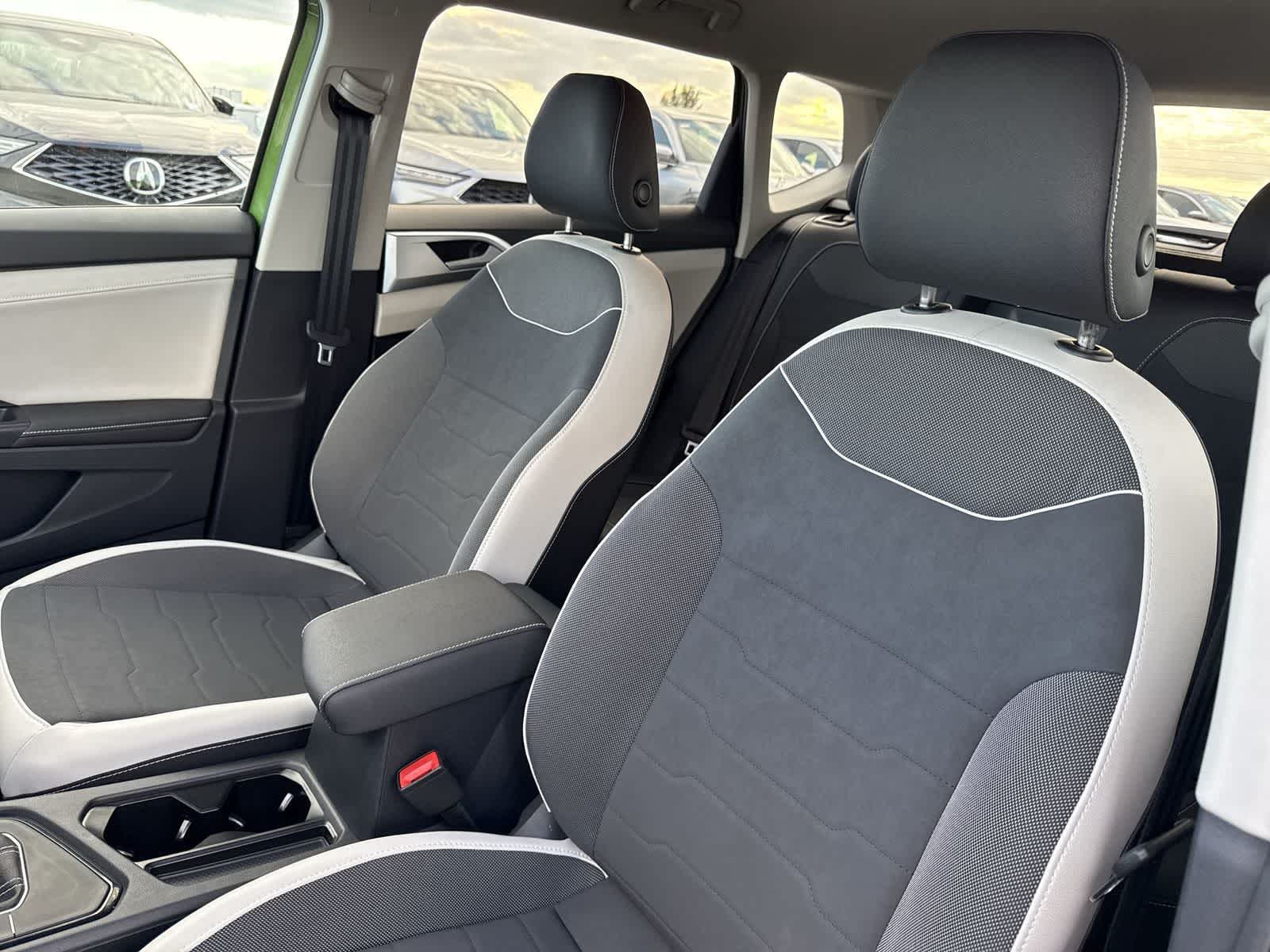 2025 Volkswagen Taos SE