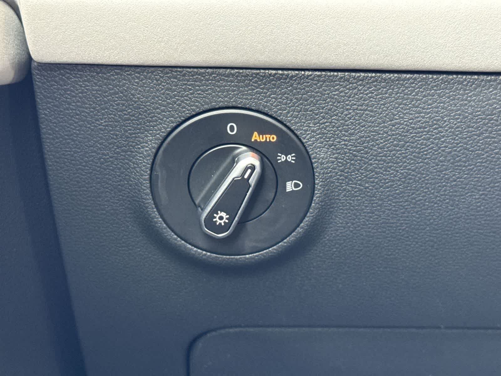 2025 Volkswagen Taos SE