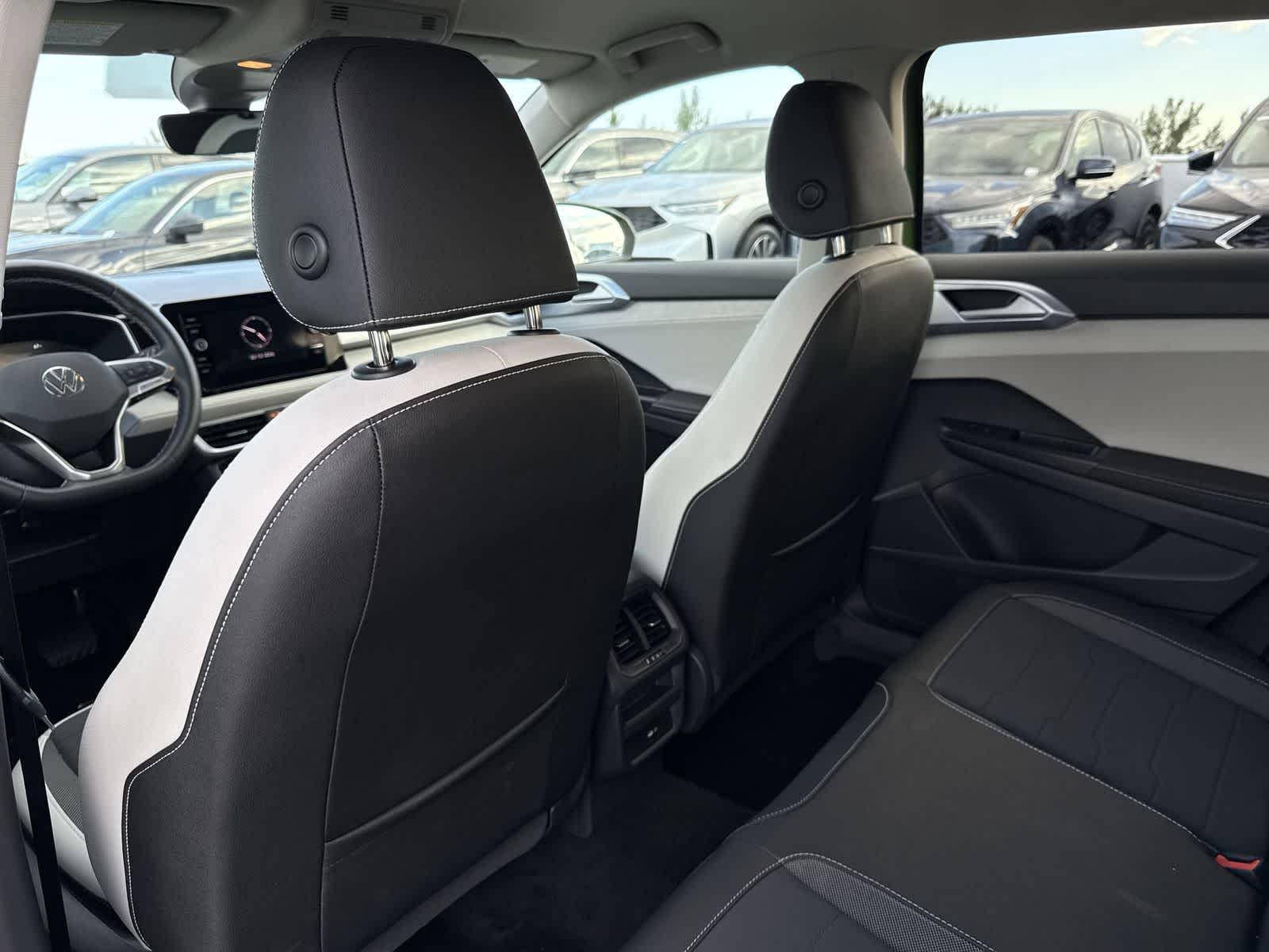 2025 Volkswagen Taos SE