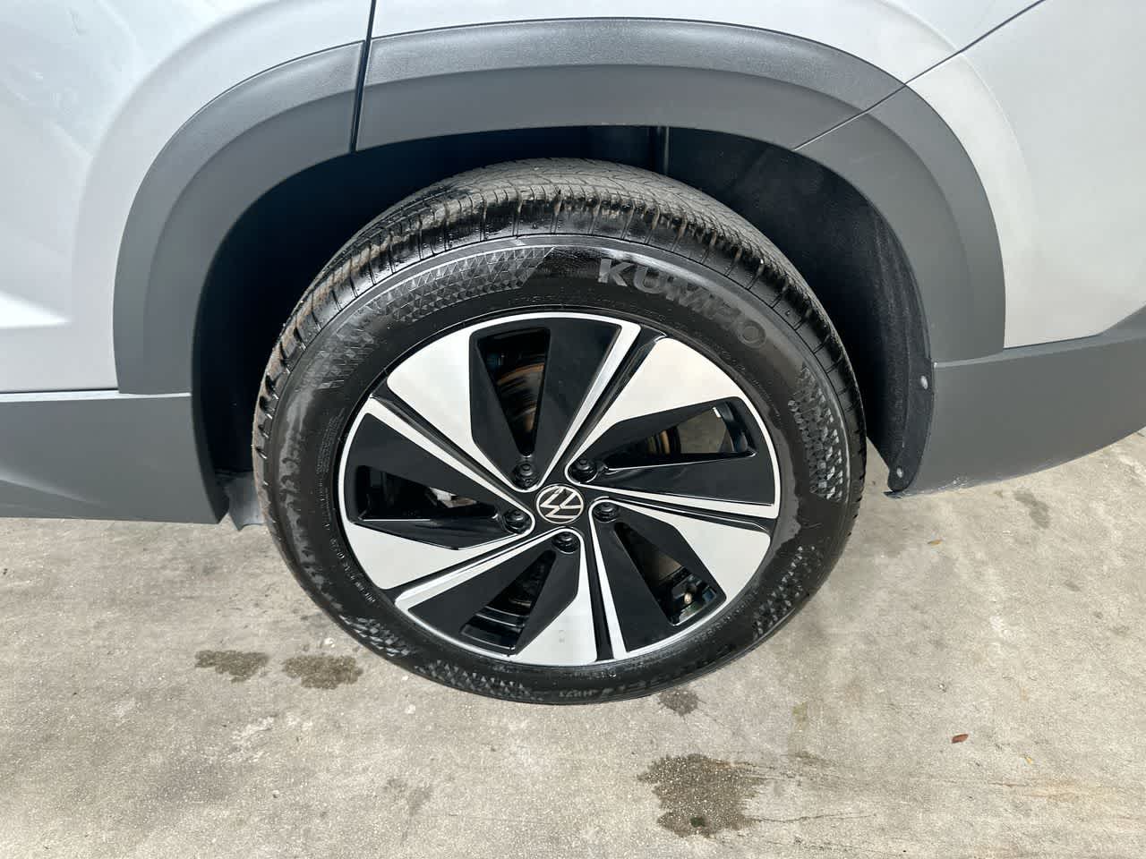 2025 Volkswagen Taos SE - Photo 11