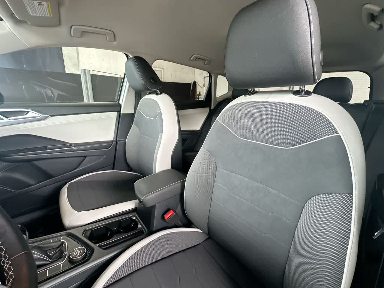 2025 Volkswagen Taos SE - Photo 14