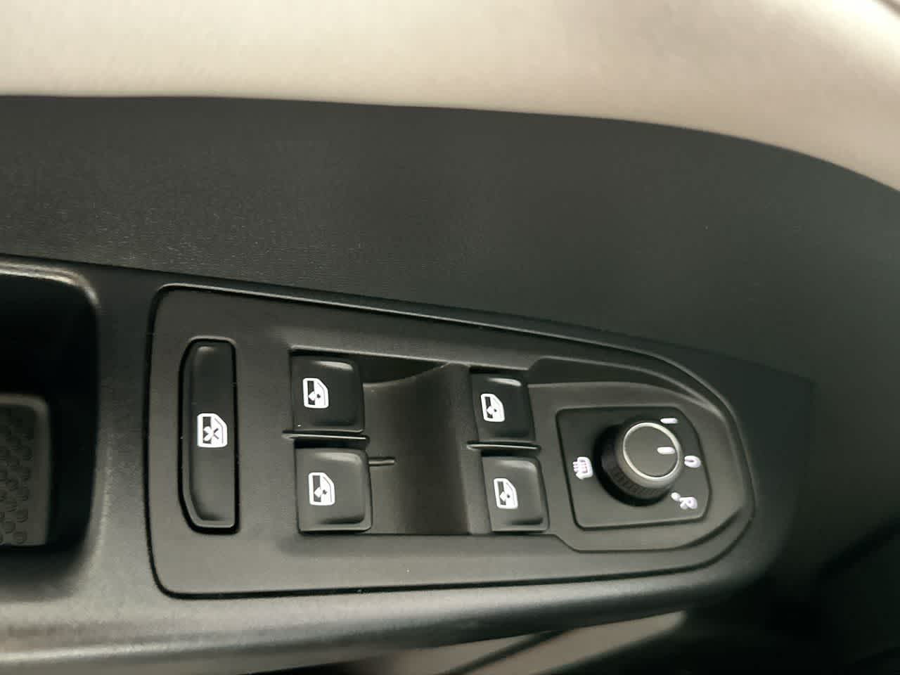 2025 Volkswagen Taos SE - Photo 17