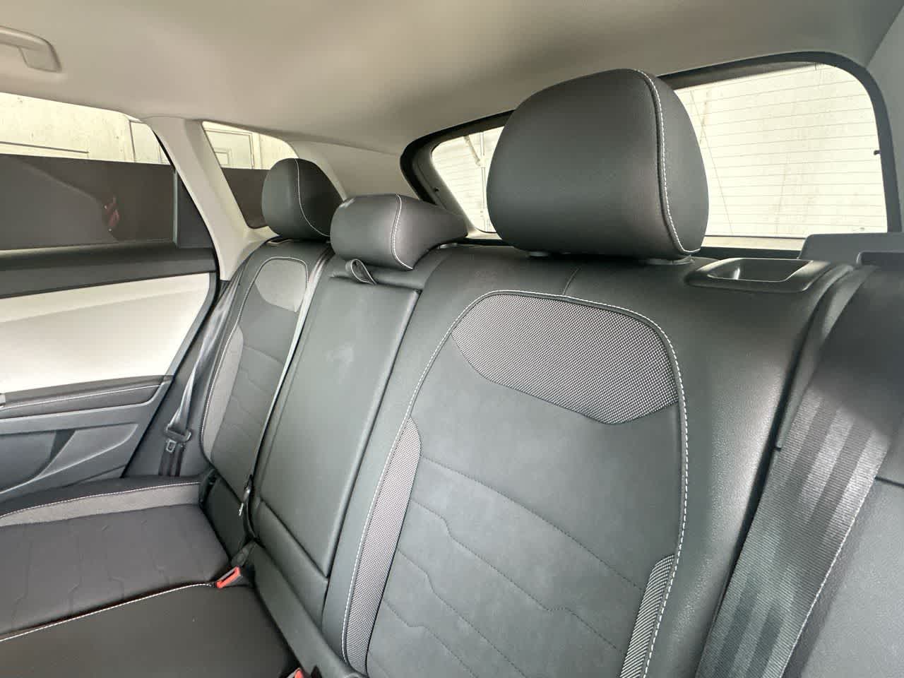 2025 Volkswagen Taos SE - Photo 22