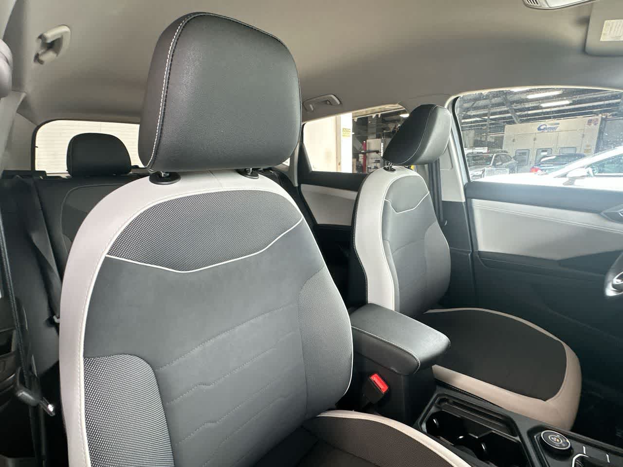2025 Volkswagen Taos SE - Photo 27