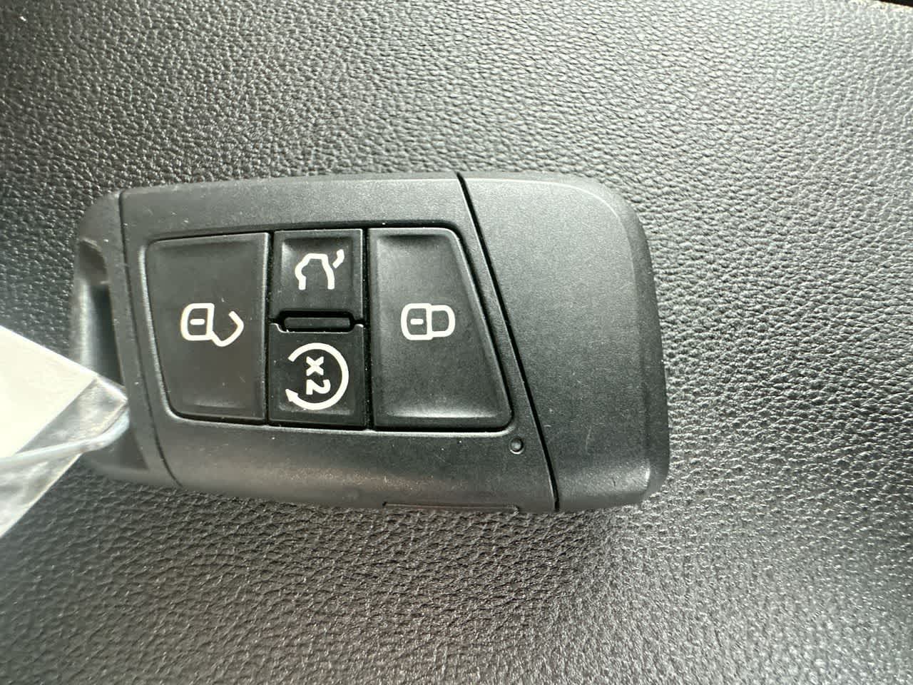 2025 Volkswagen Taos SE - Photo 28